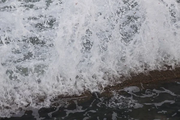 Agua Que Fluye Sobre Las Rocas —  Fotos de Stock