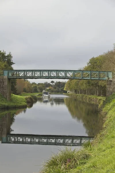 Brücke Über Den Fluss — Stockfoto