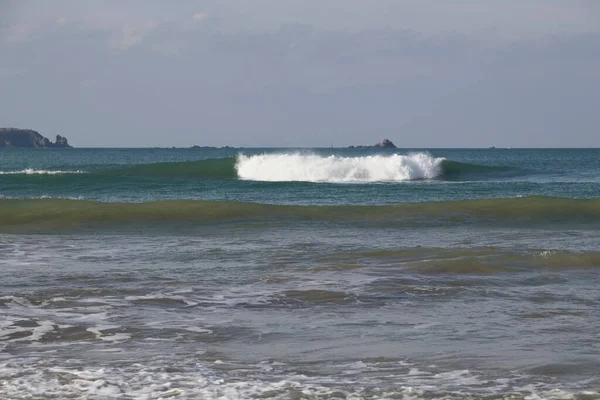 大西洋をサーフィンし — ストック写真