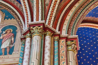 Paris 'teki katedralin içi.