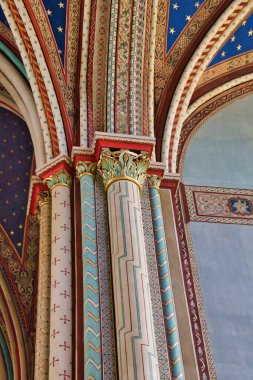 Paris 'teki katedralin içi.