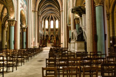 Paris 'teki katedralin içi.