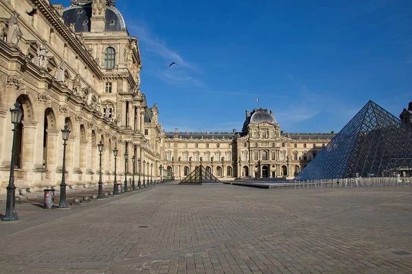 Προβολή Του Μουσείου Του Λούβρου Στο Παρίσι — Φωτογραφία Αρχείου
