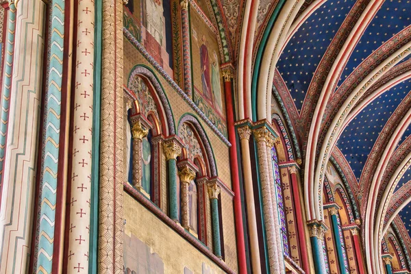 Paris 'teki katedralin içi.