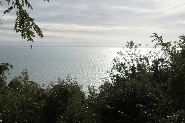 Denizin üzerinde gün batımı