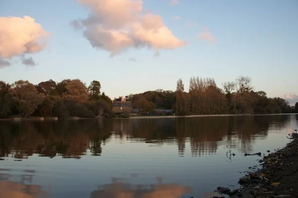 Herfstbomen Weerspiegeld Water — Stockfoto