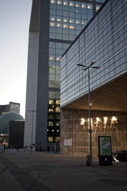 Modern ofis binaları geceleri