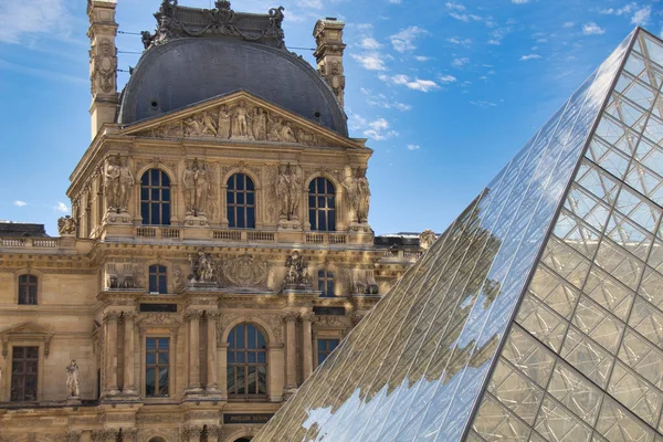View Louvre Paris — стоковое фото