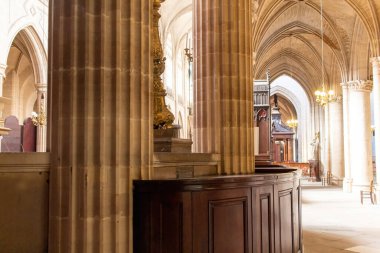 Saint Germain Kilisesi 'nin içinde.