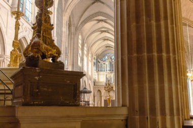 Saint Germain Kilisesi 'nin içinde.