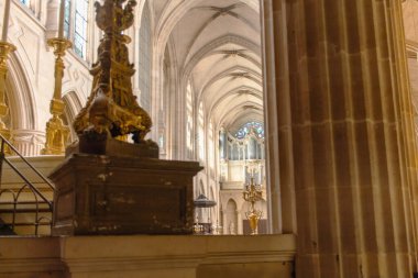 Saint Germain Kilisesi 'nin içinde.