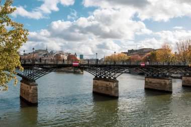 Paris'te Seine görünümü