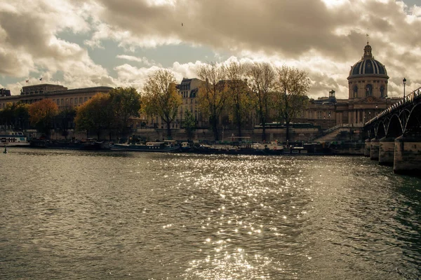 パリのセーヌ川の眺め — ストック写真