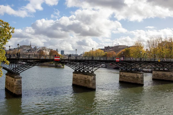 Paris'te Seine görünümü