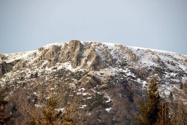 冬天白雪覆盖的高山 — 图库照片