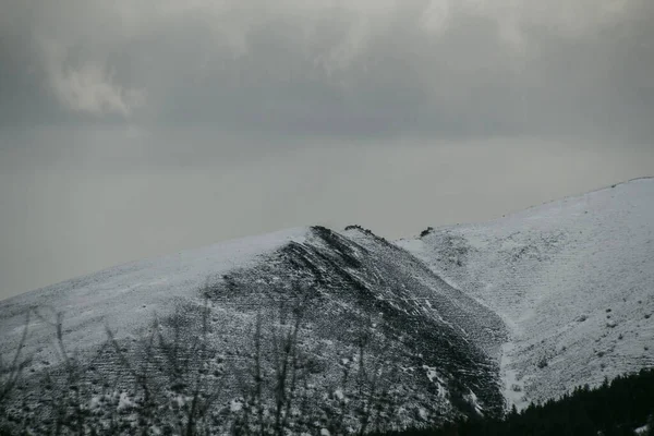 Neve Coberto Montanhas Inverno — Fotografia de Stock