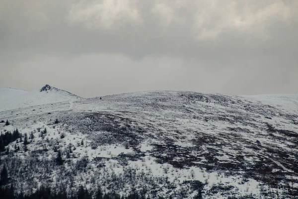 Neve Coberto Montanhas Inverno — Fotografia de Stock