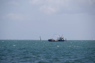 Denizde balıkçı teknesi