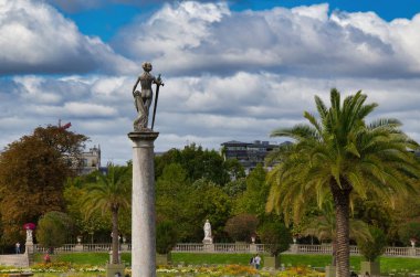 statue of a person in a park
