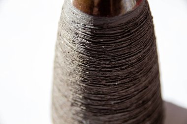 Bir iplik rulosunu kapat