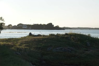 Nehrin üzerinde gün batımı