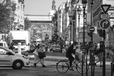 Şehirde eski bir bisiklet.