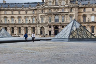 Binanın ön cephesi