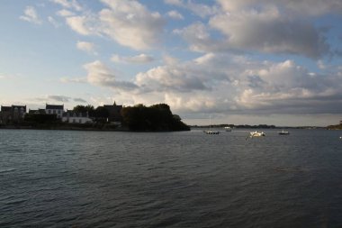 Nehrin üzerinde gün batımı