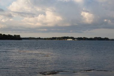 Nehrin üzerinde gün batımı