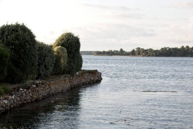 Nehrin üzerinde gün batımı