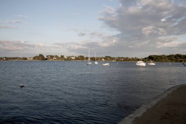 Nehrin üzerinde gün batımı