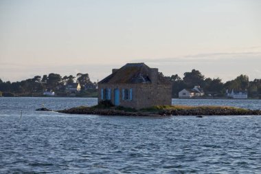Nehrin üzerinde gün batımı