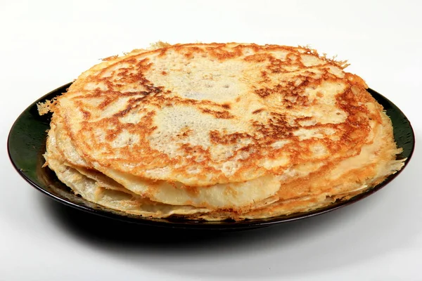 Pancake Pada Plate Stack Hitam Pancake Lezat Latar Belakang Putih — Stok Foto