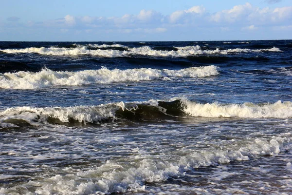 Seascape Durante Uma Tempestade Com Grandes Ondas Carnikava Letônia Ondas — Fotografia de Stock