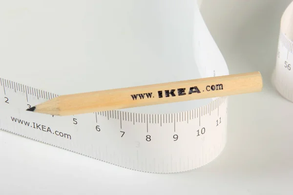 Riga Letónia Outubro 2021 Fita Métrica Ikea Lápis Madeira Sobre — Fotografia de Stock