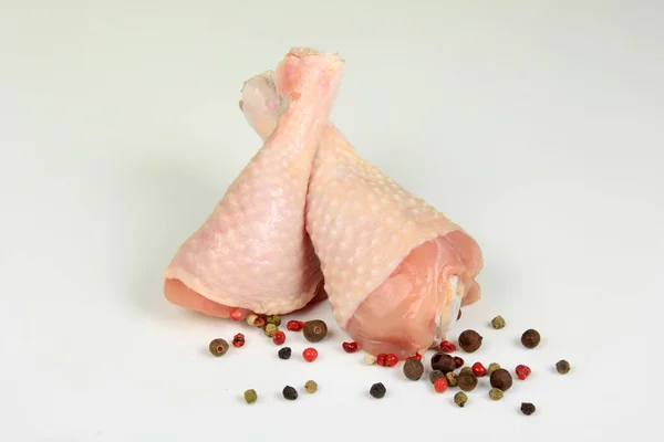 Φρέσκα Μπούτια Κοτόπουλου Απομονωμένα Στο Λευκό Ωμά Πόδια Κοτόπουλου Απομονώνονται — Φωτογραφία Αρχείου