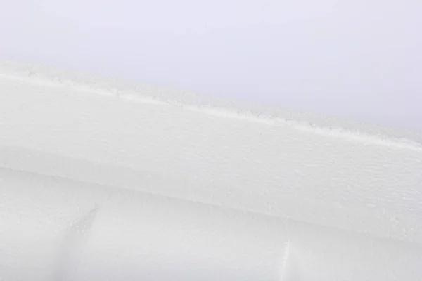 Arkusze Styropianu Różnych Kształtach Białym Tle Kawałki Białego Styropianu Bliska — Zdjęcie stockowe
