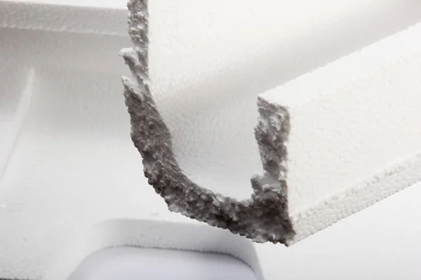 Styrofoam Vellen Van Verschillende Vormen Een Witte Achtergrond Stukken Wit — Stockfoto