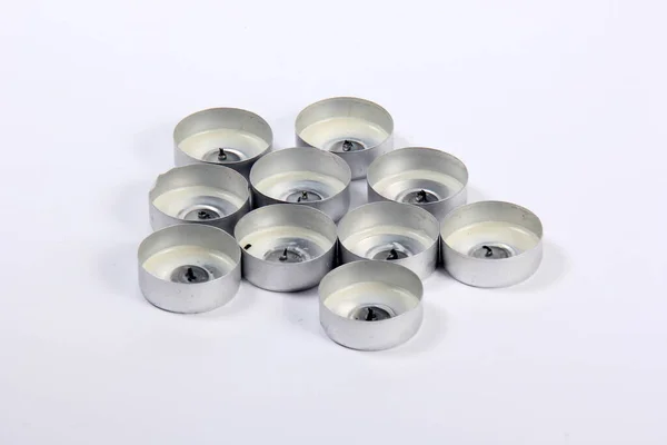 Mehrere Leere Gebrauchte Teelichter Auf Weißem Hintergrund Leere Aluminiumbecher Für — Stockfoto