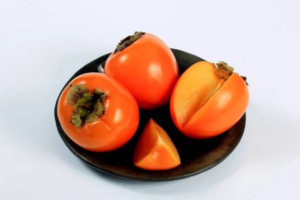 成熟的橙子西门子 新鲜的西门子在黑暗的粘土盘上 鳗鱼片 — 图库照片
