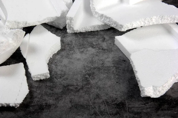 Styrofoam Vellen Van Verschillende Vormen Een Zwarte Achtergrond Stukken Wit — Stockfoto