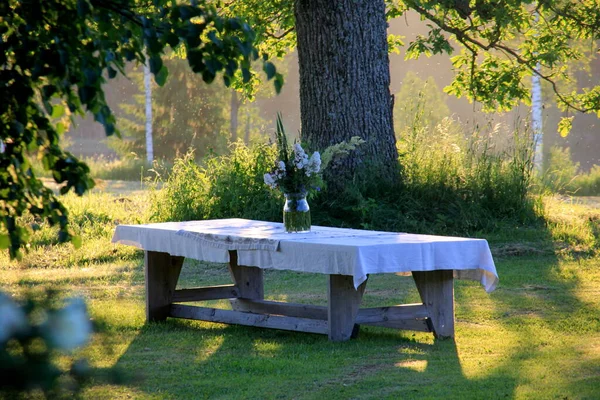 Large Wooden Table White Tablecloth Vase Meadow Flowers Stands Green — Stockfoto