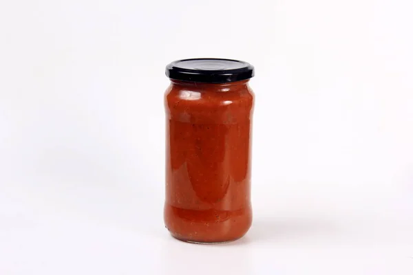 Frasco Vidrio Con Salsa Tomate Rojo Hervido Sobre Fondo Blanco — Foto de Stock