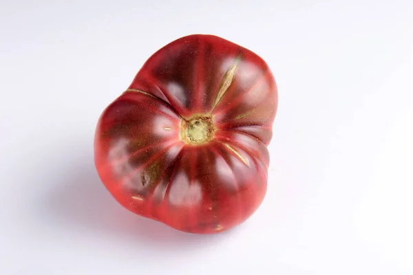 Tomate Noire Sur Fond Blanc — Photo