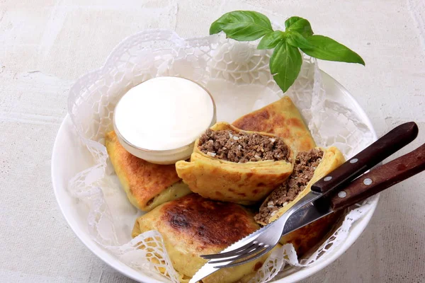 Crêpes Russes Traditionnelles Blini Lait Caillé Crêpes Remplies Cœur Haché — Photo