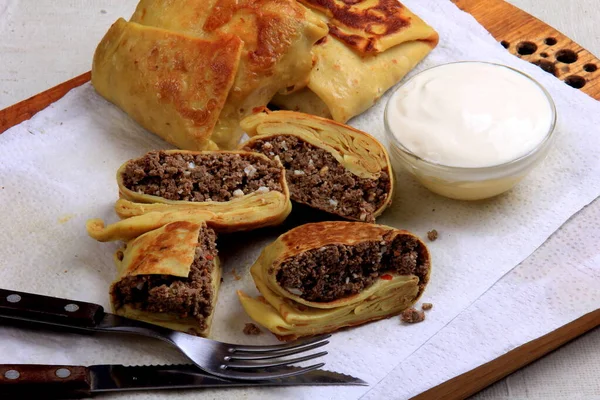 Crêpes Russes Traditionnelles Blini Lait Caillé Crêpes Remplies Cœur Haché — Photo