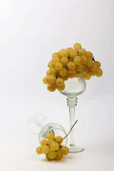 White Grapes Glass Wine Glasses White Background — Stock Photo, Image