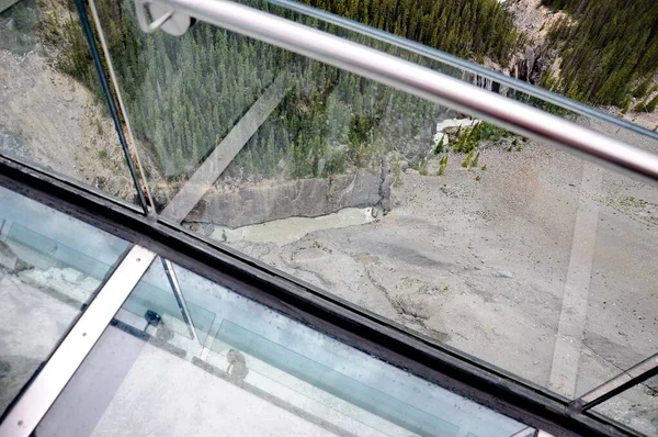 Kilátás Skywalk Jasper Nemzeti Park Nyár Folyamán Kilátással Környező Hegyekre — Stock Fotó