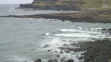 Kuzey İrlanda 'nın kuzey kıyısındaki Antrim County' deki Giant Geçidi..