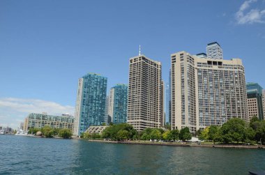 Toronto Skyline ve limanı güneşli bir günde